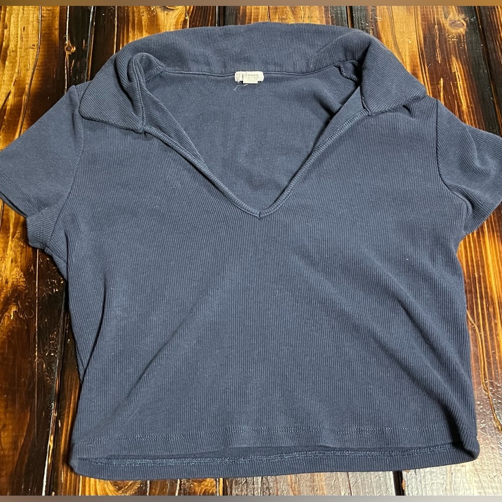 Navy blue collared ribbed crop top.